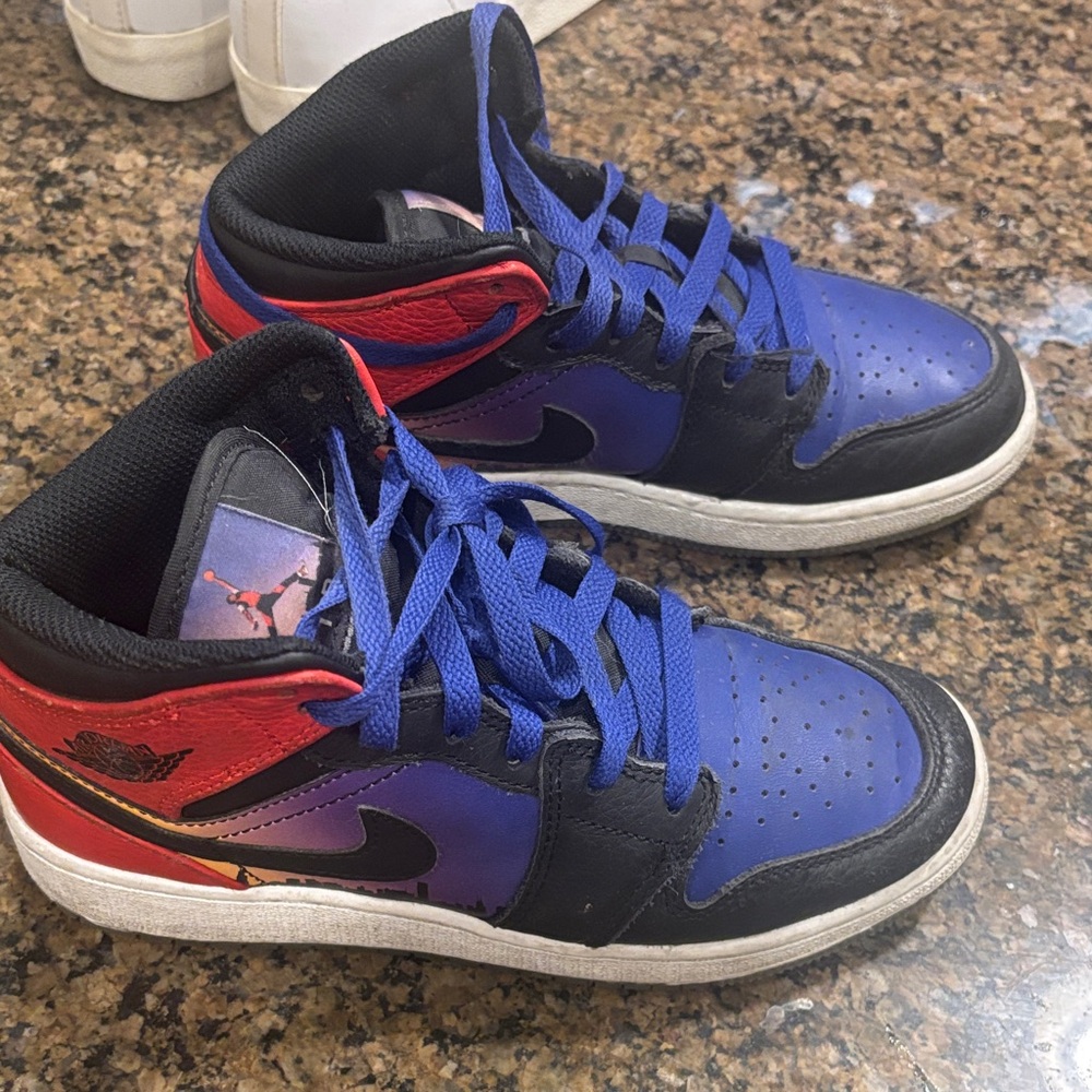 Nike Jordan Mid Skyline